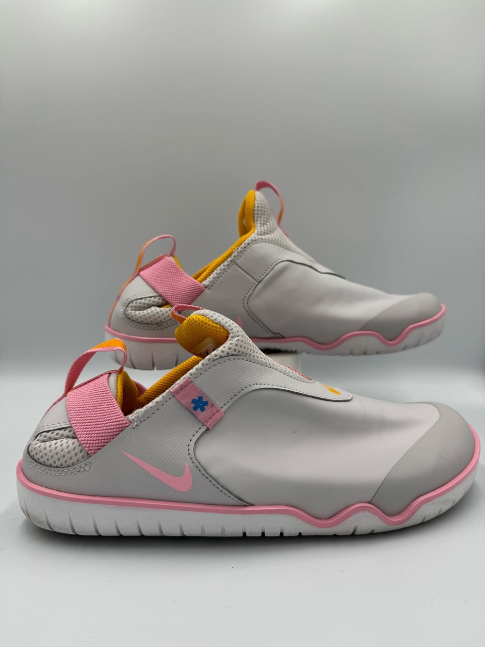 Nike Air Zoom Pulse Nursing Shoe, Men’s 8.5/Women’s 10, Grey/Pink, CY1629-002